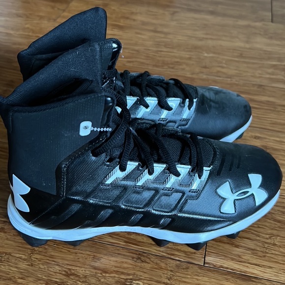 Boys Under Armour Football Cleats - Picture 4 of 6